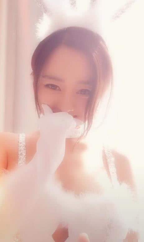 CQ9电子 CQ9传奇电子河南妹子穿兔女郎网友：这套衣服有故事!(图2)