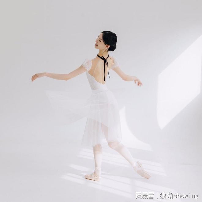 想要让舞蹈更美就必须要有这样一件时尚唯美的白纱舞蹈裙！CQ9电子 CQ9传奇电子(图7)