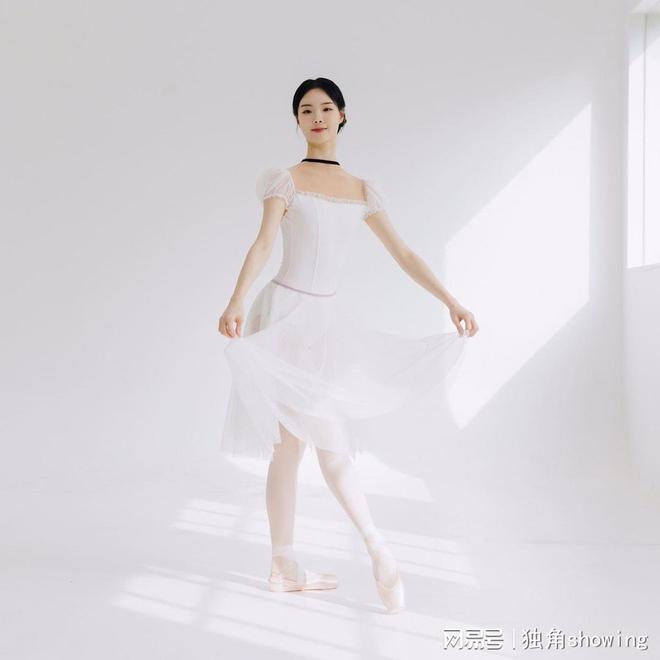 想要让舞蹈更美就必须要有这样一件时尚唯美的白纱舞蹈裙！CQ9电子 CQ9传奇电子(图8)