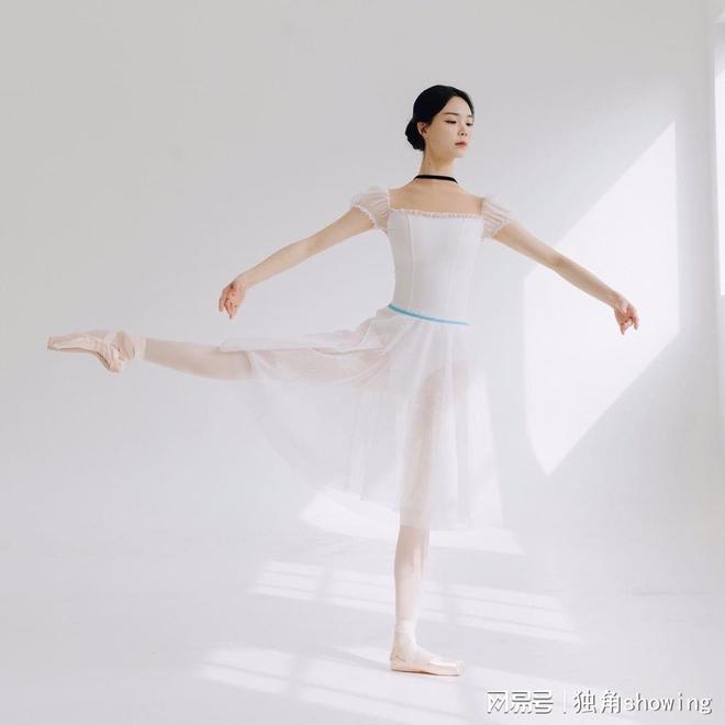 想要让舞蹈更美就必须要有这样一件时尚唯美的白纱舞蹈裙！CQ9电子 CQ9传奇电子(图5)