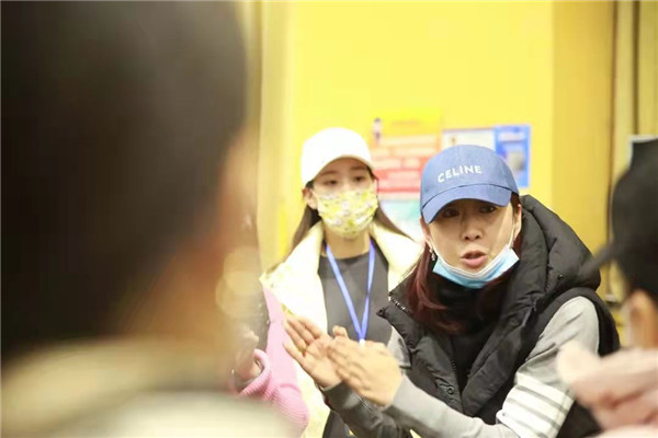 冬奥开幕式“中国行进式广场舞CQ9电子 CQ9传奇电子”火了 导演原来是中学老师(图5)