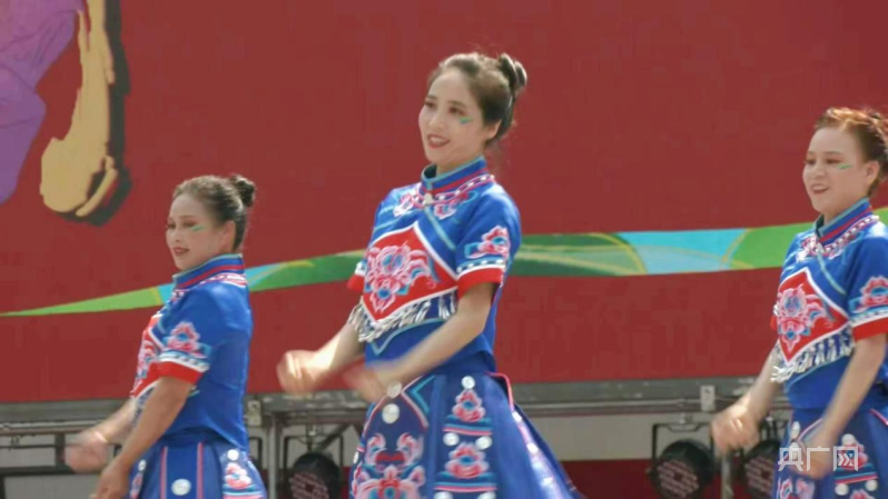 CQ9电子 CQ9传奇电子湖南娄底：乡村舞蹈队 跳上全国大舞台(图3)