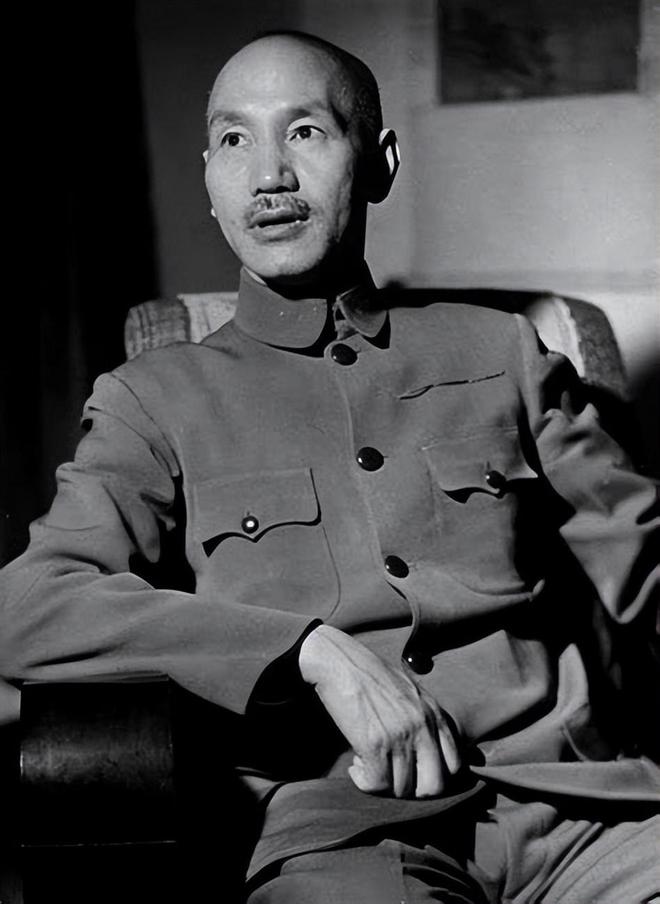 曾风靡全国的中山装在短短几年间销声匿迹期间发生CQ9电子 CQ9传奇电子了什么事？(图2)