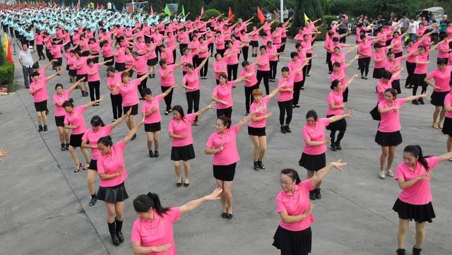 CQ9电子 CQ9传奇电子广场舞对当今社会的利弊(图5)
