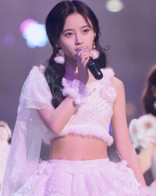 CQ9电子 CQ9传奇电子鞠婧祎扮“兔女郎”晒少女腰！却忘了穿8cm上衣一抬手网友截图(图4)