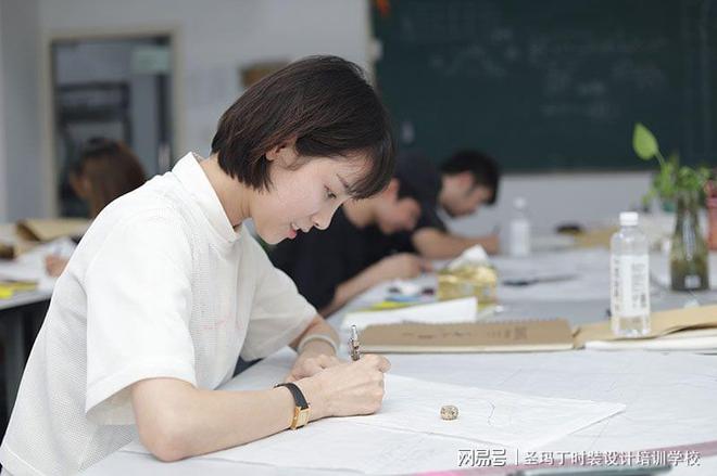CQ9电子 CQ9传奇电子广州服装设计培训学校(图2)