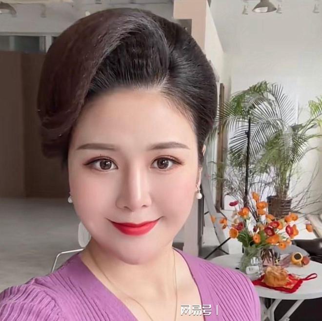 被卸下阿姨妆的“中老年装模特一姐”惊艳了 原来是90CQ9电子 CQ9传奇电子后美少女(图9)