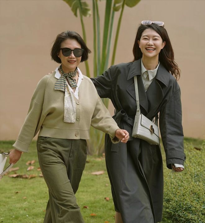 中老年女性所爱的“极CQ9电子 CQ9传奇电子简穿搭”显贵耐看又好学帮你美美过春天(图2)