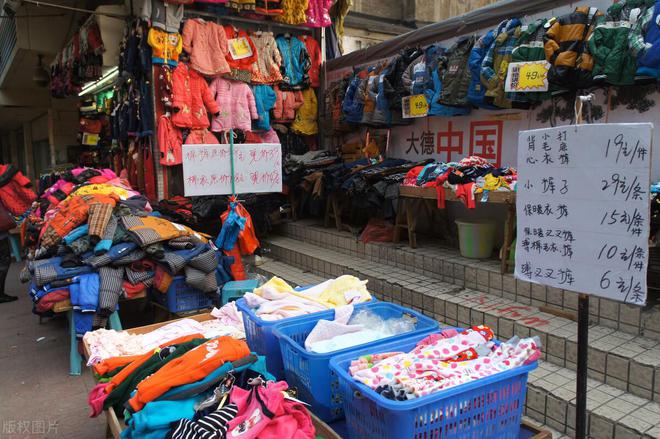 CQ9电子 CQ9传奇电子四季青禁止直播卖货为何无一商户反对？服装从业者揭露更多内幕(图4)