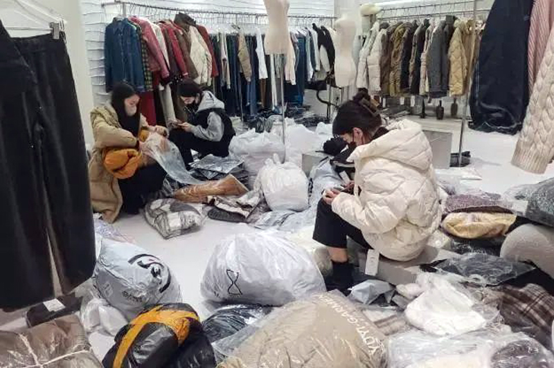 广州各大服装批发CQ9电子 CQ9传奇电子市场陆续复工(图3)