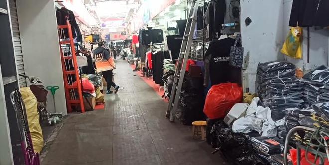 CQ9电子 CQ9传奇电子实拍：江苏最大服装批发市场冷冷清清顾客寥寥无几(图4)