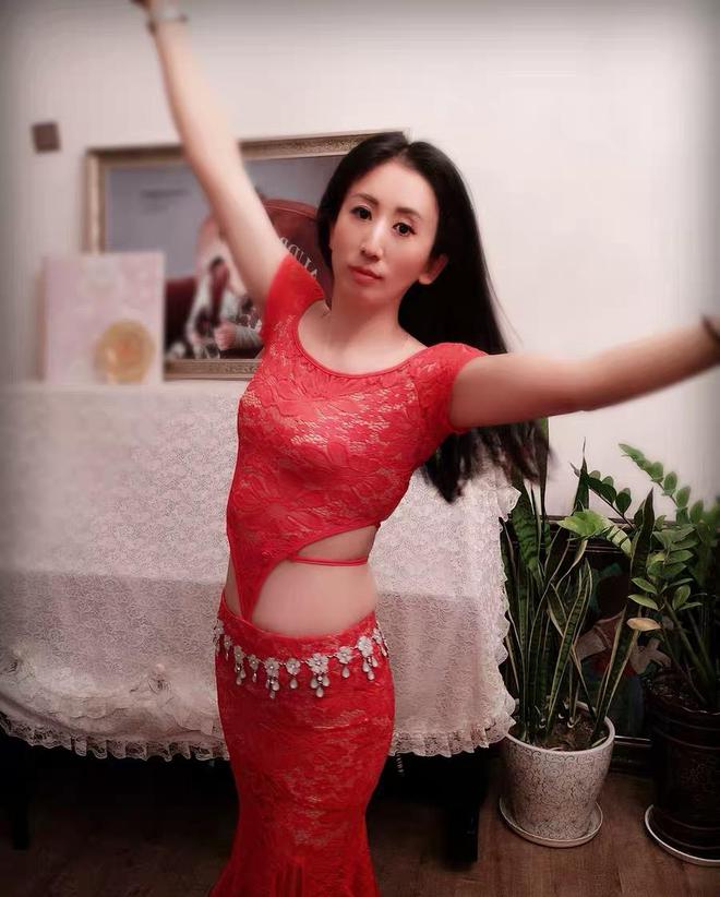 CQ9电子 CQ9传奇电子这样的美女跳广场舞我会天天去看(图2)