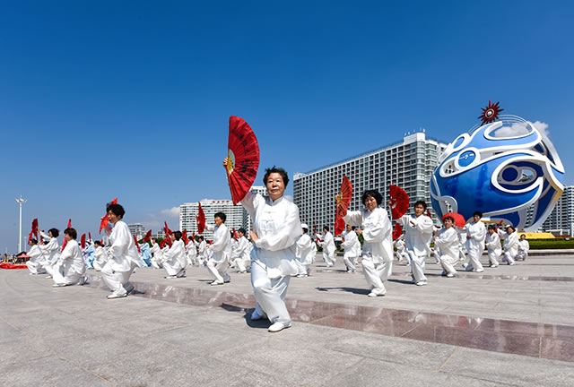 CQ9电子 CQ9传奇电子广场舞服装怎么买 广场舞道具有哪些