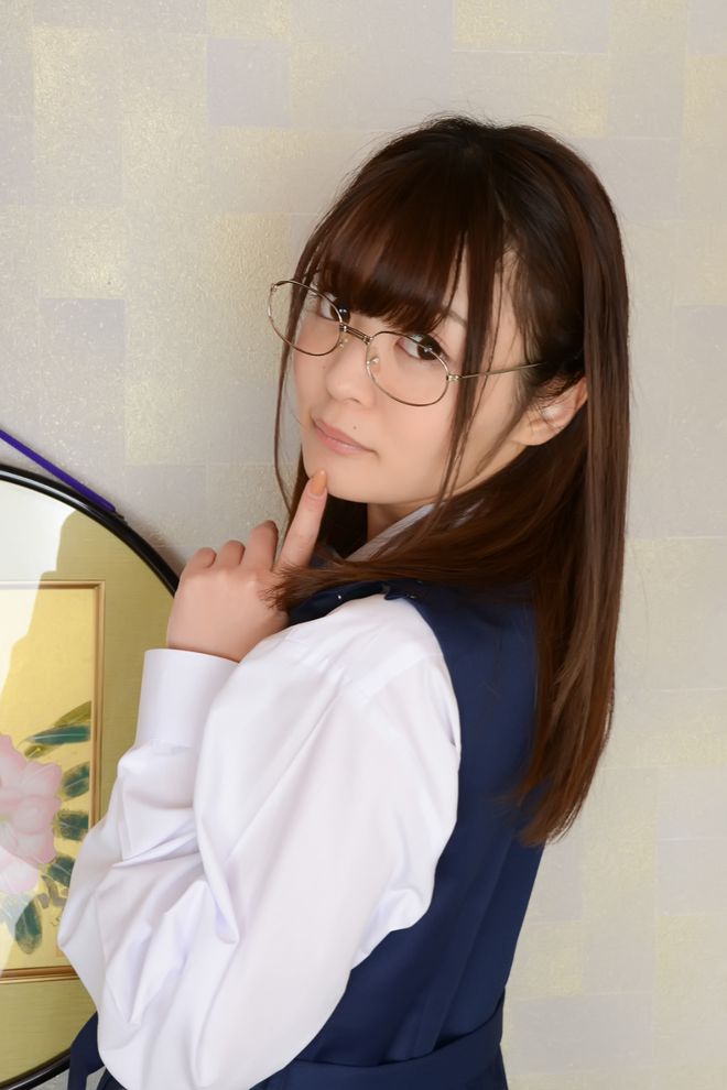 CQ9电子 CQ9传奇电子JK制服写真大片!小姐姐戴眼镜知性