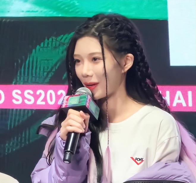 众女星上海时装走秀：白鹿动作潇洒自如喻言气场十足！CQ9电子 CQ9传奇电子(图7)