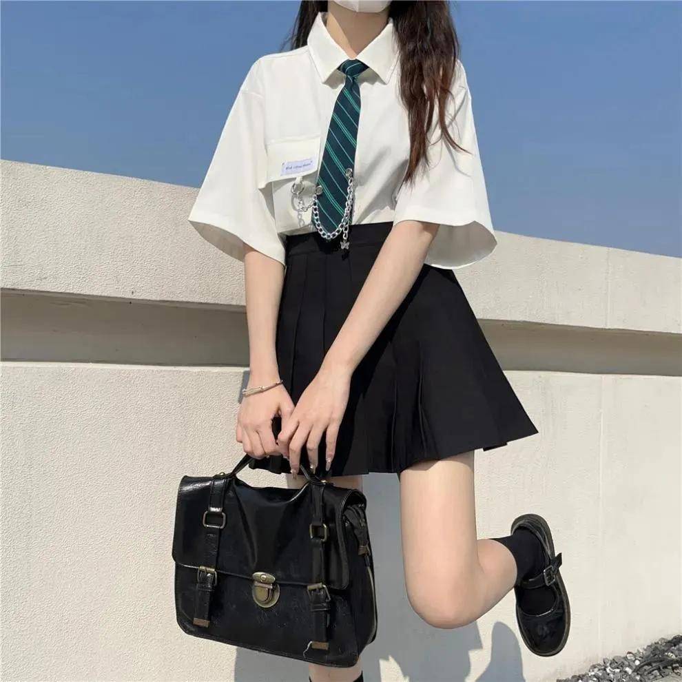 CQ9电子 CQ9传奇电子国外JK制服：迷人的时尚风潮在我们引不适议！(图2)