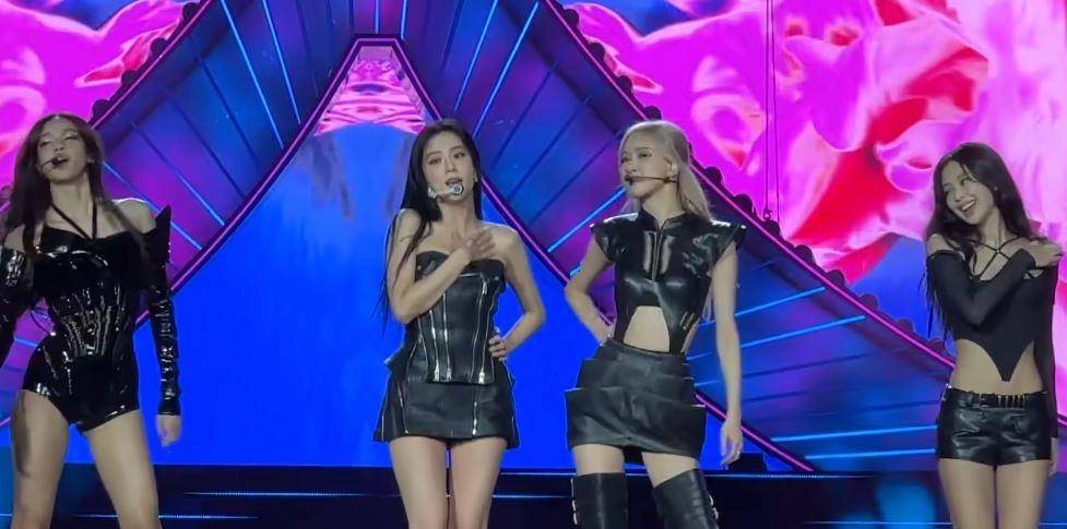 Lisa美国演CQ9电子 CQ9传奇电子唱会演出服装引网友热议不穿底裤半个臀部露在外面(图6)
