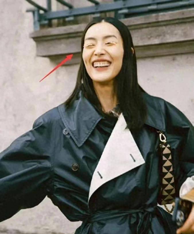 CQ9电子 CQ9传奇电子巴黎时装秀华裔模特胸引发争议！我们不懂的“时尚”(图4)