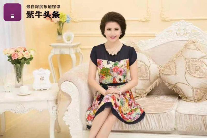 29岁姑娘做了11年中老年模特网友：这么漂亮的“阿姨”原来CQ9电子 CQ9传奇电子是姐姐(图3)