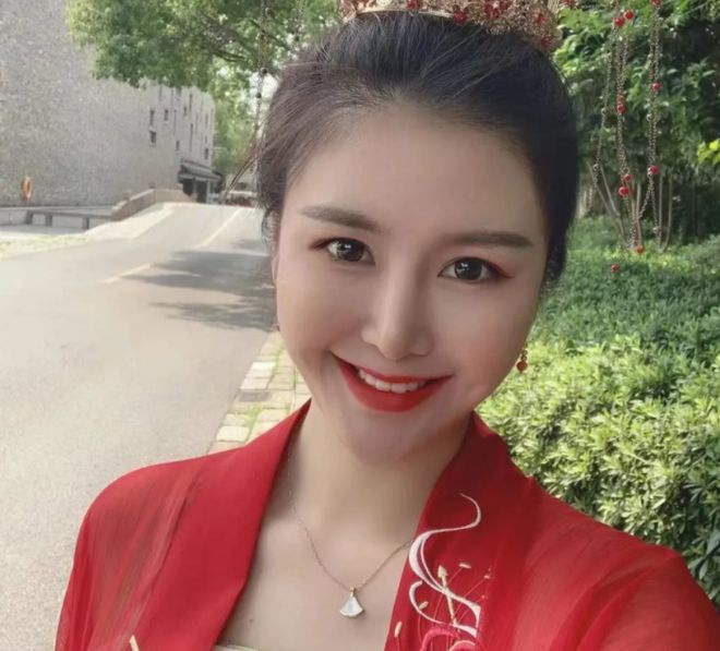 29岁北京姑娘做12年中老CQ9电子 CQ9传奇电子年模特如今年薪百万北京杭州已买房(图9)