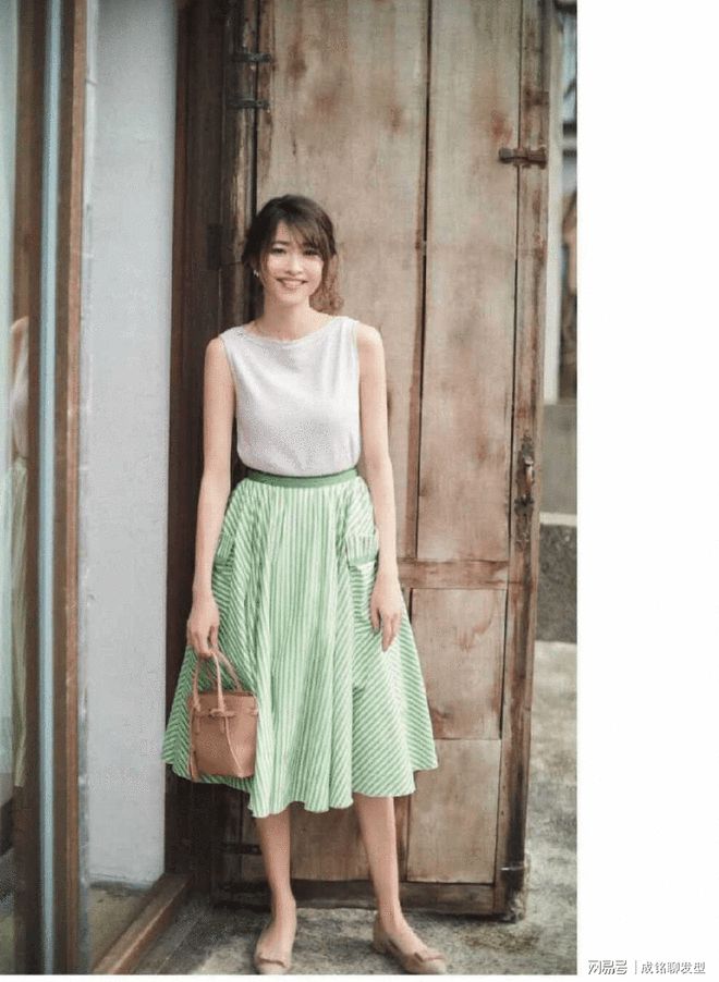 中年女人要美得优雅这几款服装减龄又显身材时尚又能彰显品位CQ9电子 CQ9传奇电子(图5)