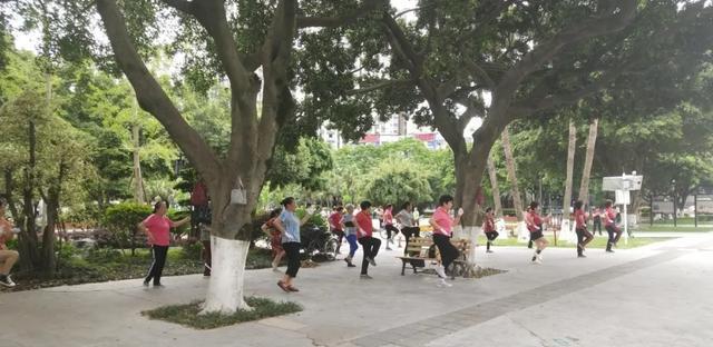 CQ9电子 CQ9传奇电子全民健身系列 广场舞-跟着节拍舞起来(图2)