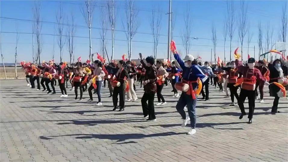 不一样的画里乡村广场舞成为乡村振兴“新色彩”CQ9电子 CQ9传奇电子(图2)