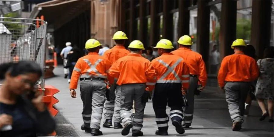 CQ9电子 CQ9传奇电子建筑工人招工网帮助企业多渠道缓解招工难题！(图3)