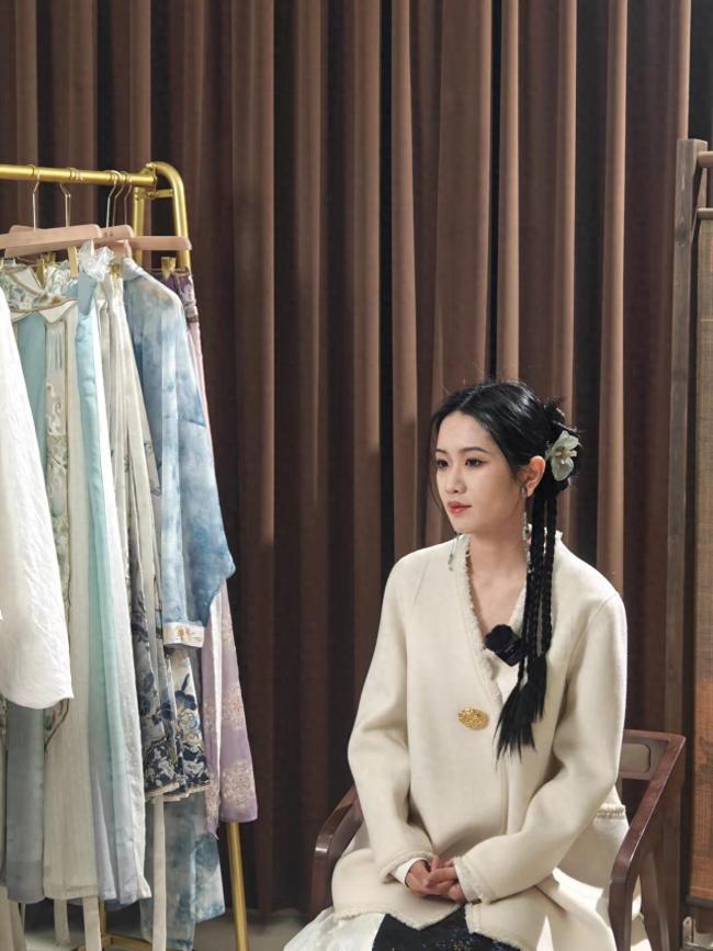 当“00后”设计师“遇见”CQ9电子 CQ9传奇电子马面裙：让中国传统服饰焕发时尚之美