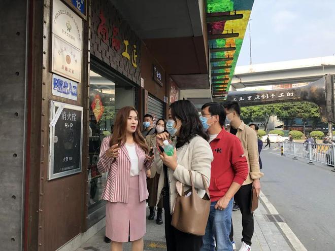 商务动态 组织天河区市场前往三CQ9电子 CQ9传奇电子元里皮具商圈交流学习(图2)