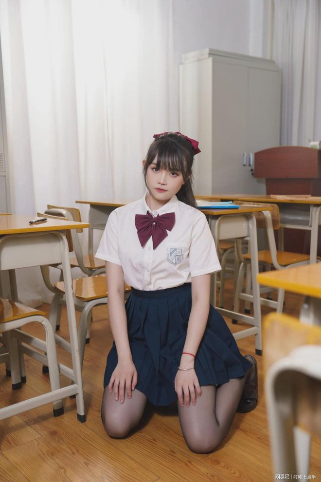 CQ9电子 CQ9传奇电子性感JK黑丝制服你想看到的全在这里！(图2)