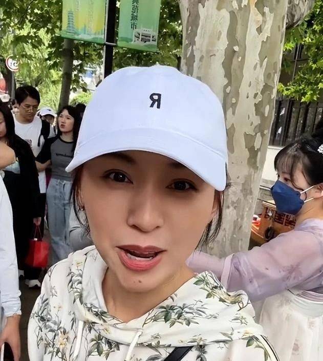 CQ9电子 CQ9传奇电子前央视主持人欧阳夏丹变身服装模特T台首秀展现不凡魅力(图4)