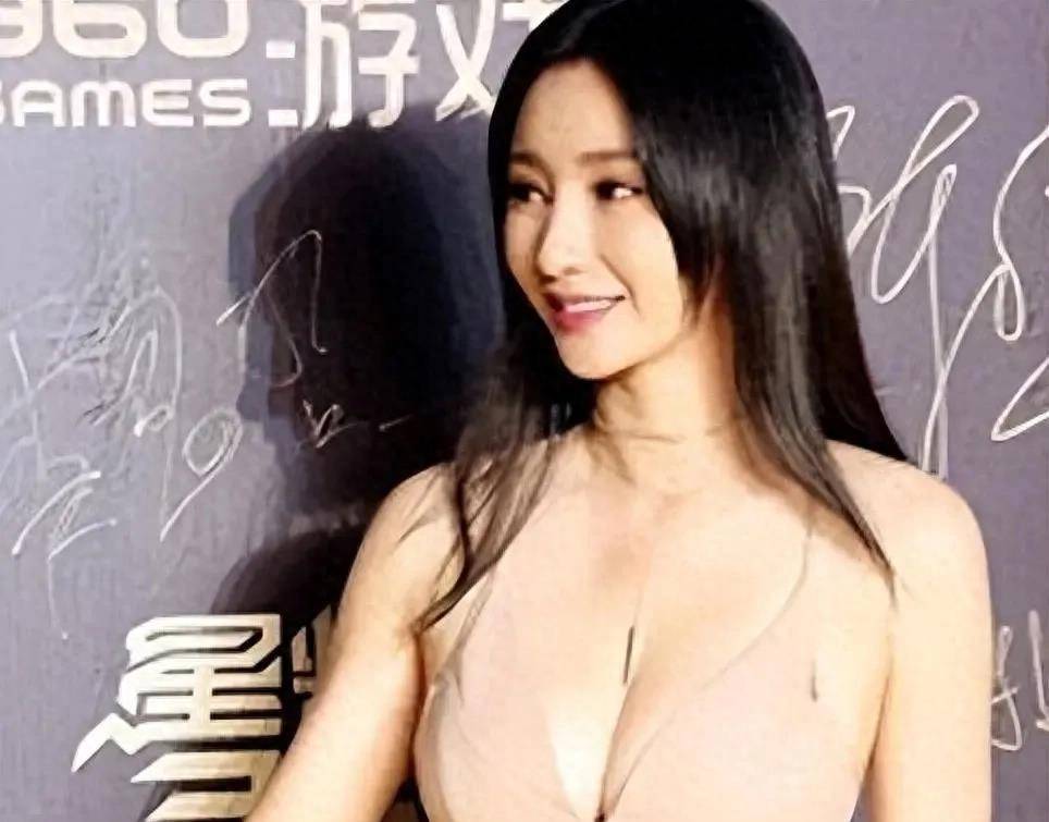 CQ9电子 CQ9传奇电子半露内裤和下胸？这些儒家真是把“诱惑”推到了极限(图9)