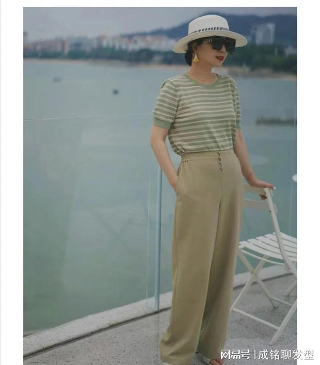 这才是适合中年女人的日常穿搭体面高级CQ9电子 CQ9传奇电子不显老简单实用又减龄(图3)