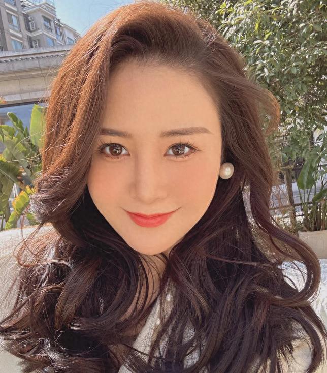 CQ9电子 CQ9传奇电子30岁女子做12年中老年模特卸妆后网友惊叹：原来是姐姐(图2)