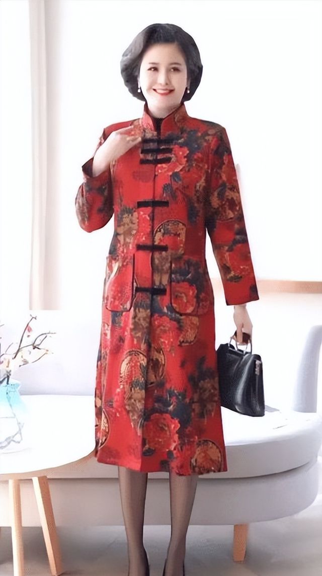 最红中年妇女模特真容曝光网友CQ9电子 CQ9传奇电子：掏空妈妈钱包的原来是个90后(图3)