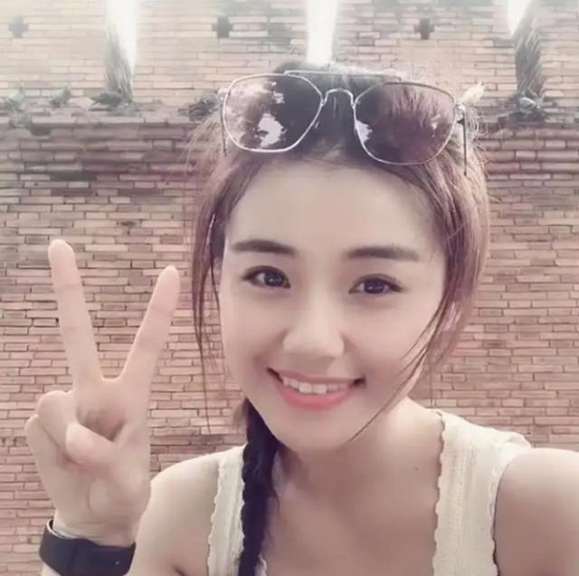 CQ9电子 CQ9传奇电子火遍全网的中老年服装模特卸妆换衣后认不出网友：最多20岁(图5)