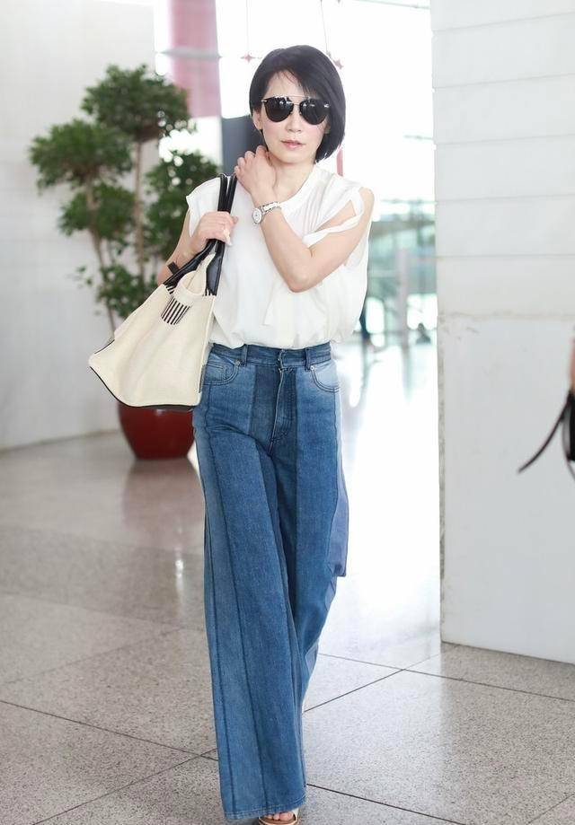 俞飞鸿太会搭配了优雅黑裙尽显CQ9电子 CQ9传奇电子精致中年女人一定要自信才美丽(图7)