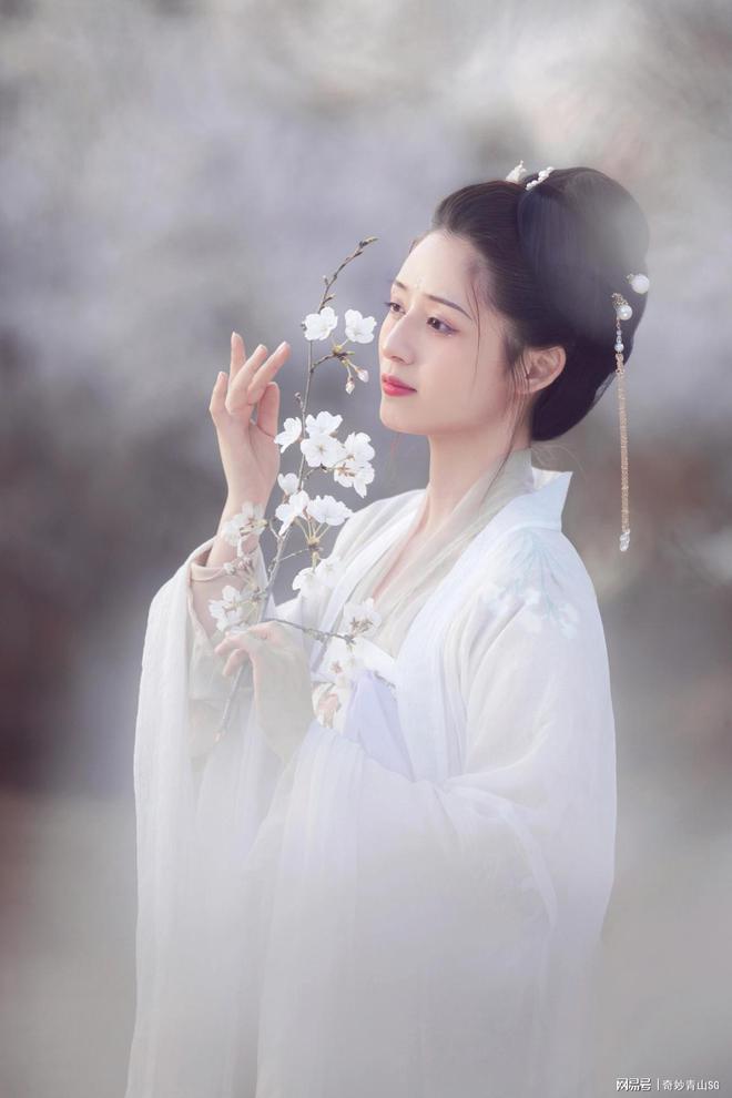 【汉服美女赏析】清晨桃花林汉服美人如画CQ9电子 CQ9传奇电子