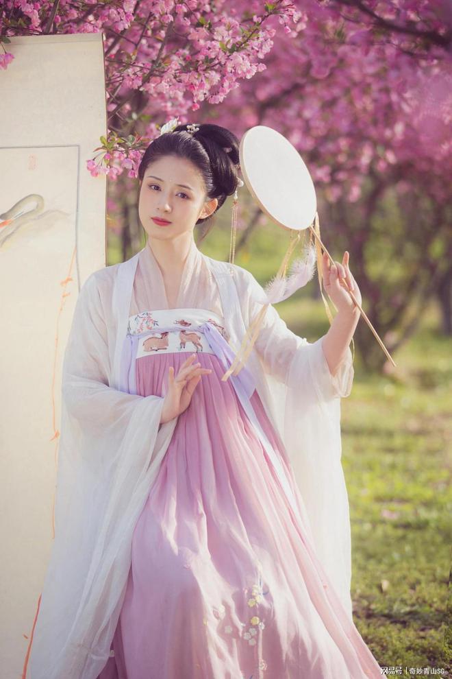 【汉服美女赏析】清晨桃花林汉服美人如画CQ9电子 CQ9传奇电子(图6)