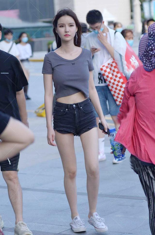 想念夏天最轻盈的衣着美丽而高挑人人都能穿出CQ9电子 CQ9传奇电子时尚范来(图3)