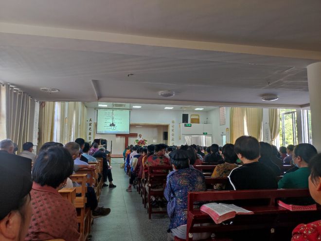 CQ9电子 CQ9传奇电子家庭教会、广场舞队、服装作坊能够安放陪读妈妈焦虑的心灵吗？