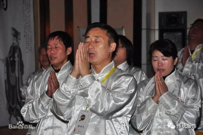 CQ9电子 CQ9传奇电子穿「中山装」的就是好人？(图7)