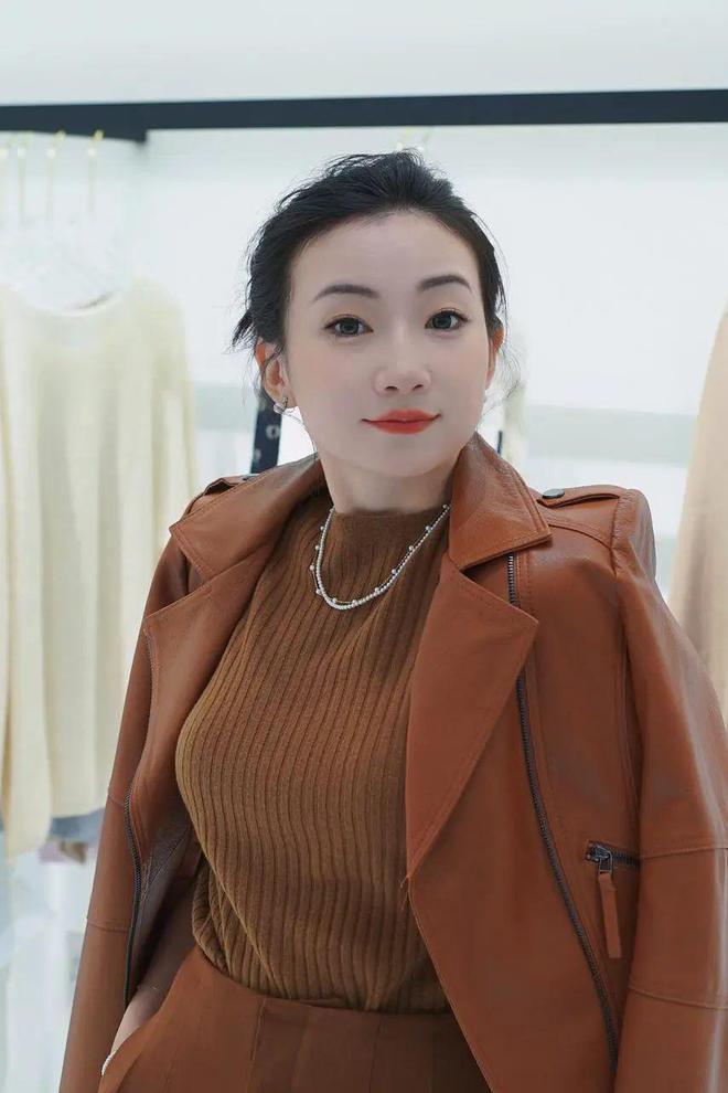 CQ9电子 CQ9传奇电子今年秋冬最火的大女主外套女明星都在抢着穿(图11)