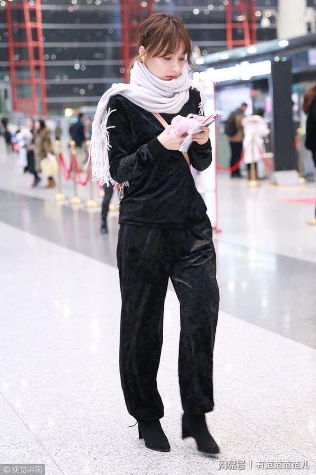 吴昕把广场舞大妈的运动服穿得美翻了网友：这衣服估计要火CQ9电子 CQ9传奇电子(图3)