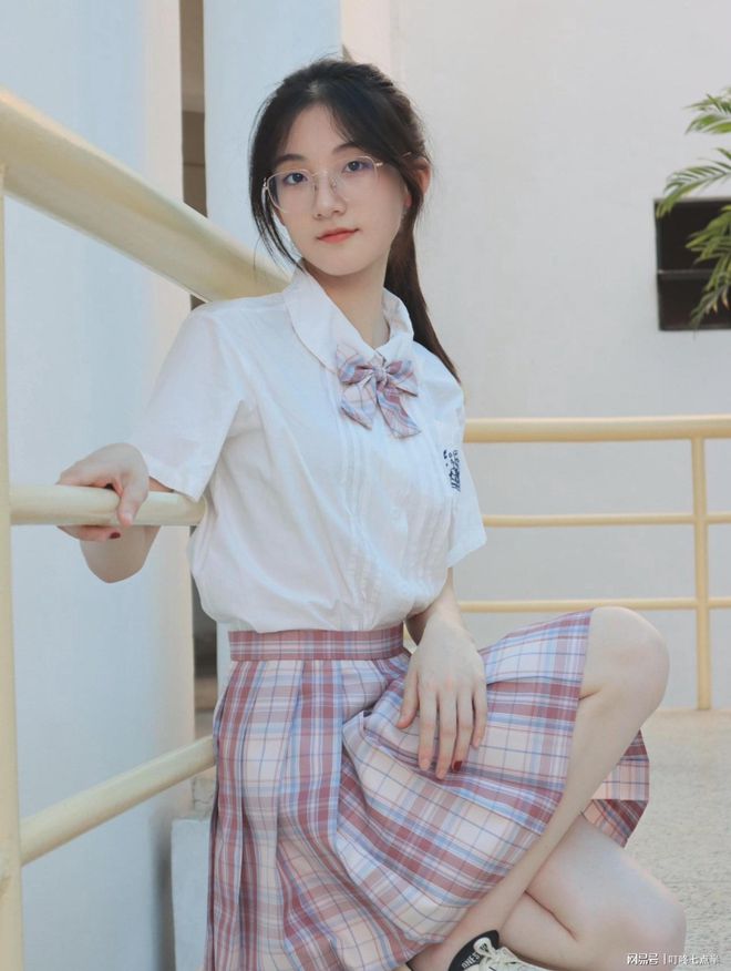 JK短裙下的魅惑女生你不可错过！CQ9电子 CQ9传奇电子(图2)