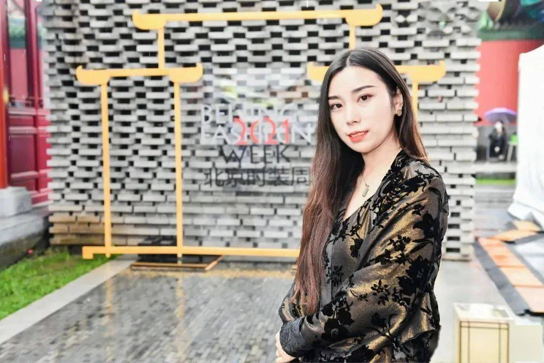 聚CQ9电子 CQ9传奇电子焦 9月17日《中国服饰》杂志携手JS蒋硕2022北京时装周再续“绣服锦缘”(图4)