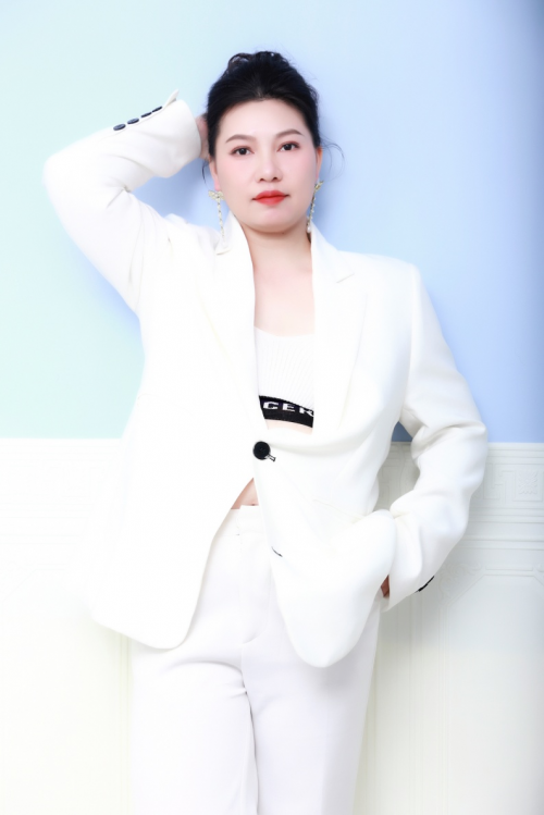 CQ9电子 CQ9传奇电子中老年平面模特王月秀：演绎岁月韵味展现生活新风采