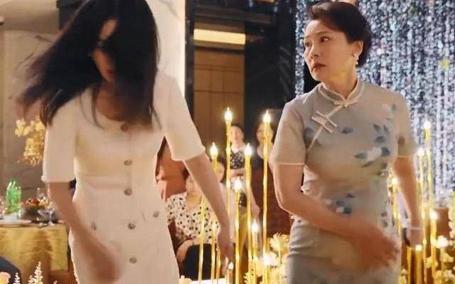 何思飞新剧《穷人》!53元的睡衣200元的裙子但避孕套是惊人的!CQ9电子 CQ9传奇电子(图13)