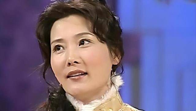 何思飞新剧《穷人》!53元的睡衣200元的裙子但避孕套是惊人的!CQ9电子 CQ9传奇电子(图18)